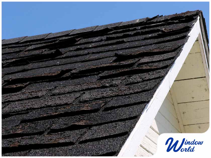 How Does Asphalt Shingle Cracking Differ From Splitting?